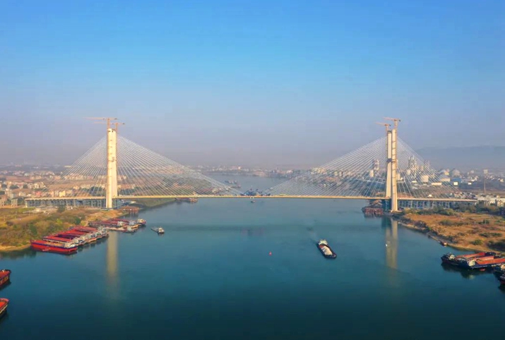 廣西在建最大跨徑斜拉橋平南特大橋主橋合龍