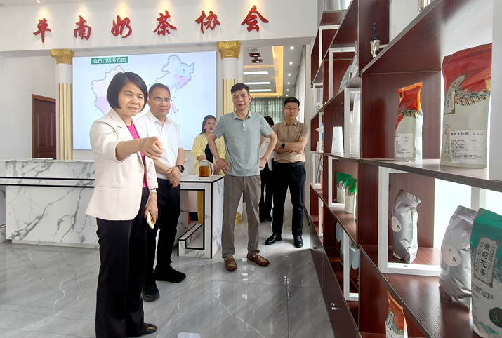 快訊丨市領(lǐng)導(dǎo)到平南縣調(diào)研奶茶產(chǎn)業(yè)電商發(fā)展工作